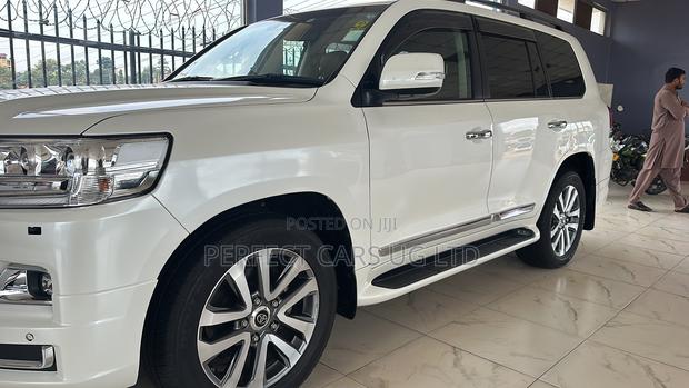 Toyota Land Cruiser 4.6 V8 ZX 2020 White