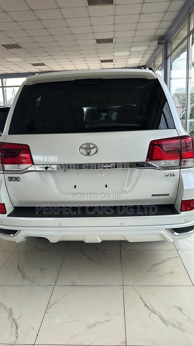 Toyota Land Cruiser 4.6 V8 ZX 2020 White