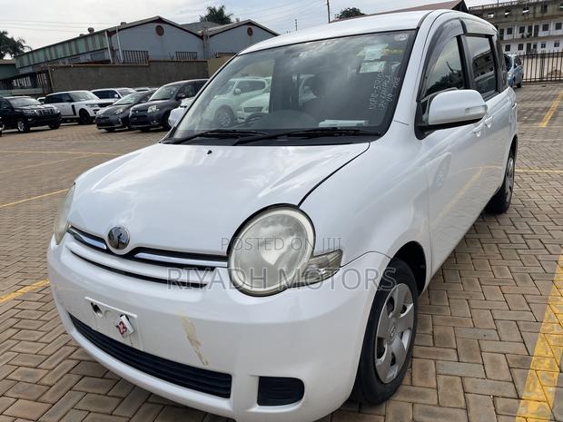 Toyota Sienta 1.5 FWD 2011 White