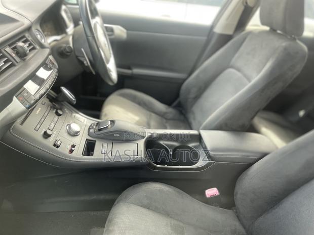 Lexus CT 2011 Silver