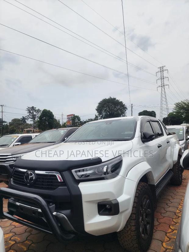 New Toyota Hilux 2024 White