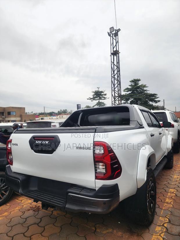 New Toyota Hilux 2024 White