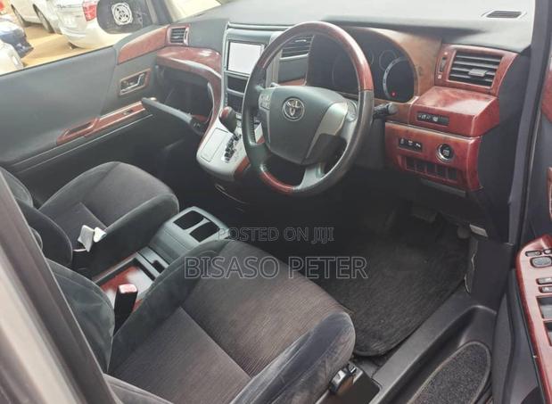 Toyota Vellfire 2011 Silver
