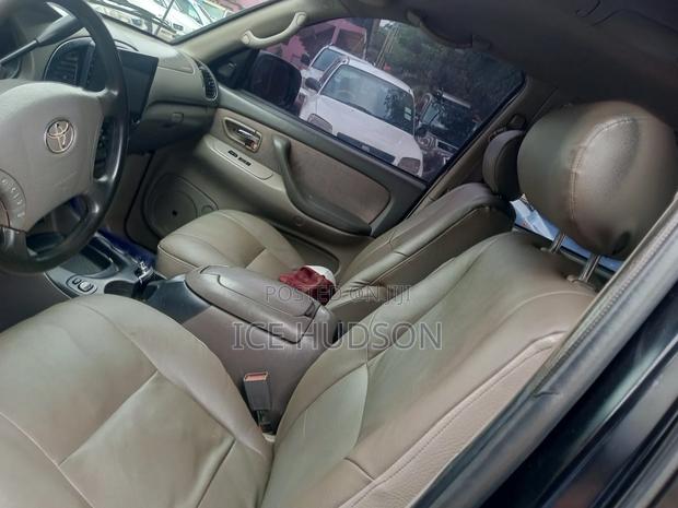 Toyota Land Cruiser 2005 Black