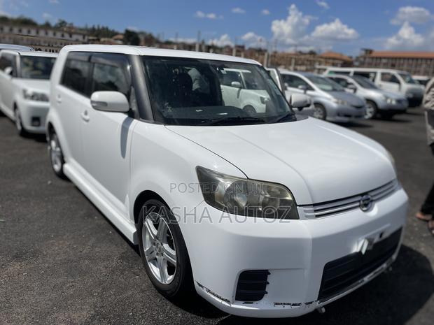 Toyota Corolla Rumion 2010 White