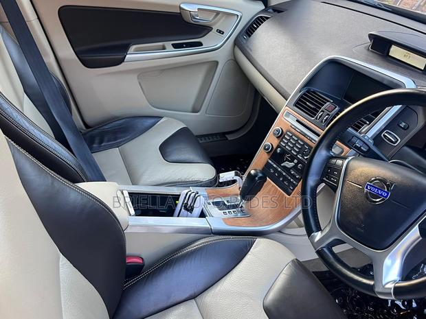 Volvo XC60 2011 Brown