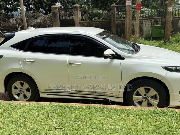 Toyota Harrier 2.0 2016 White