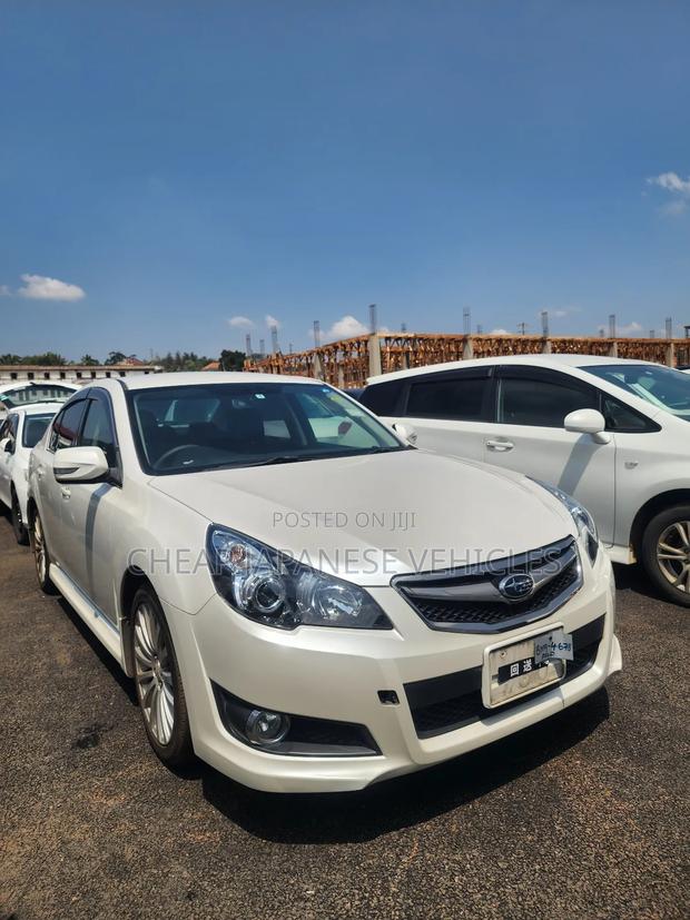 Subaru Legacy 2.5i Premium 2010 White