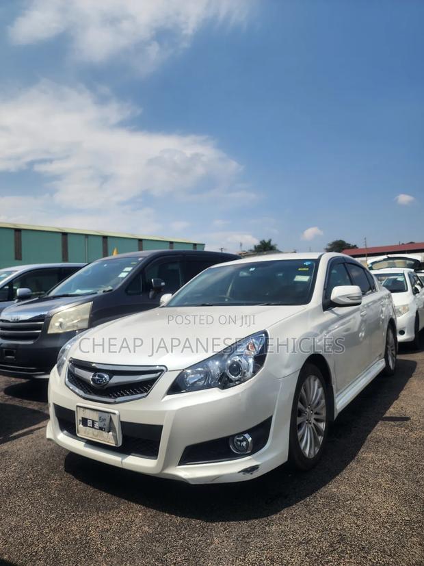 Subaru Legacy 2.5i Premium 2010 White
