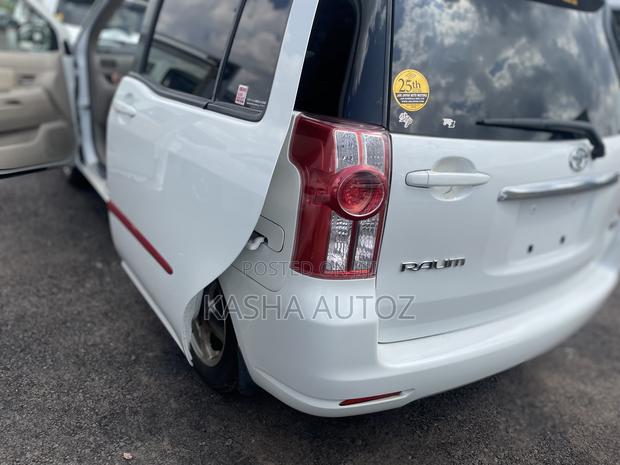 Toyota Raum 2010 White