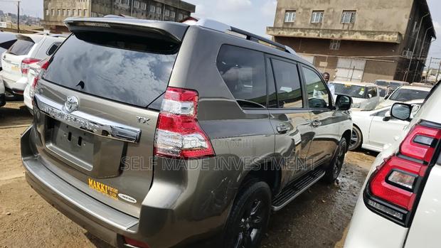 Toyota Land Cruiser Prado 2016 Gray