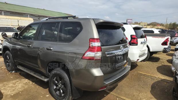 Toyota Land Cruiser Prado 2016 Gray