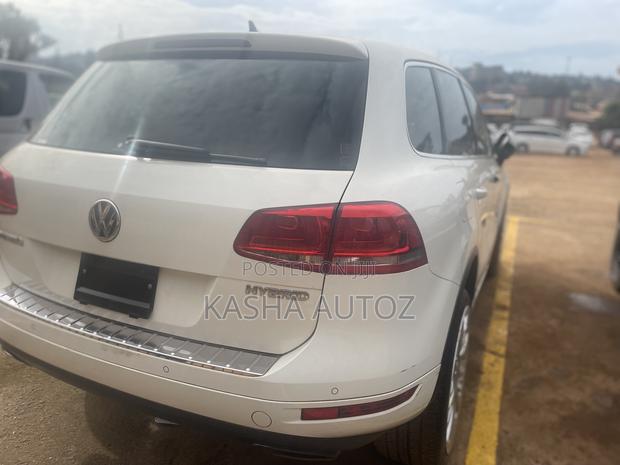 Volkswagen Touareg 2011 White