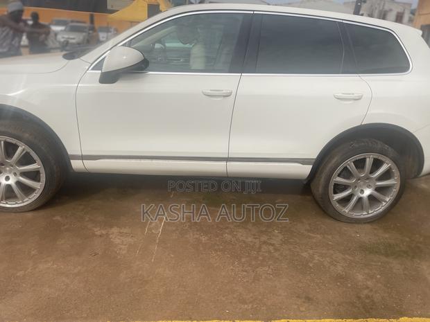 Volkswagen Touareg 2011 White