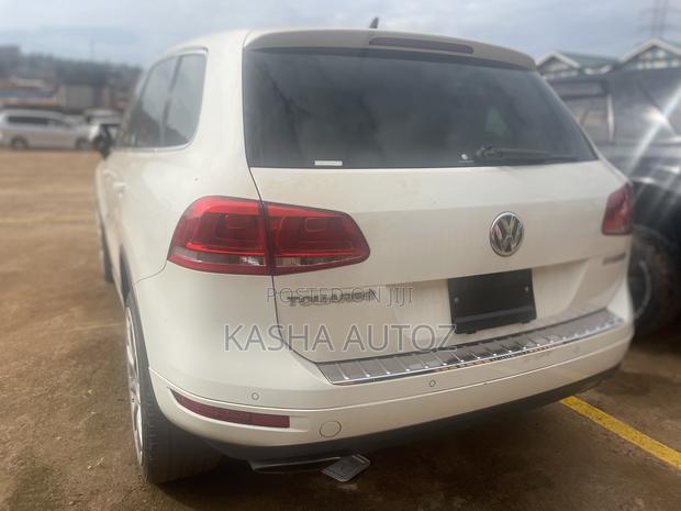 Volkswagen Touareg 2011 White