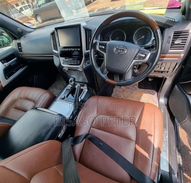 Toyota Land Cruiser 4.6 V8 ZX 2016 Gray