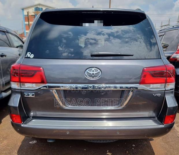 Toyota Land Cruiser 4.6 V8 ZX 2016 Gray