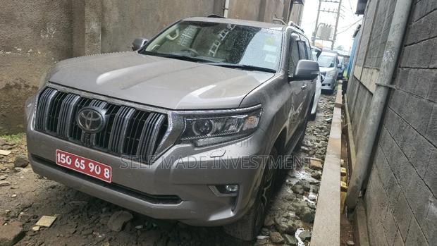 Toyota Land Cruiser Prado 2023 Gold