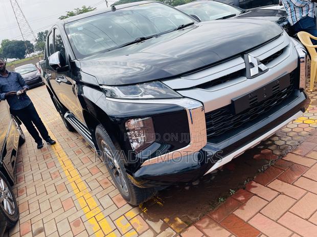 Mitsubishi Triton 2021 Black