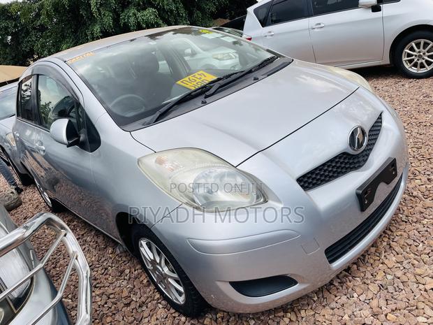 Toyota Vitz 1.3 FWD 3dr 2010 Silver