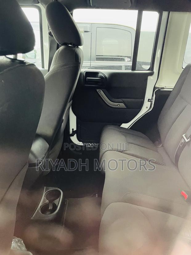 Jeep Wrangler Sport 2dr SUV 4WD (3.6L 6cyl 6M) 2015 White