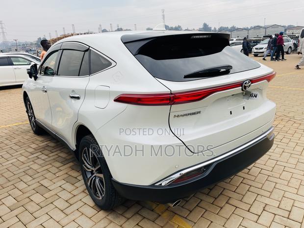 Toyota Harrier 2022 White