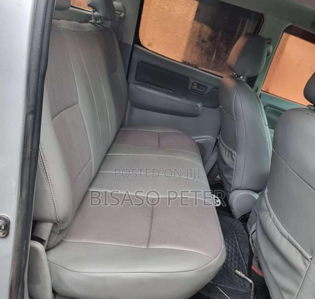 Toyota Hilux 2.5 D-4D 4X4 SRX 2009 Silver
