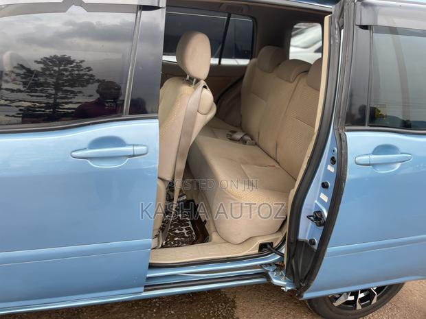Toyota Raum 2005 Blue