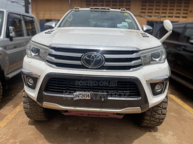 Toyota Hilux 2018 White