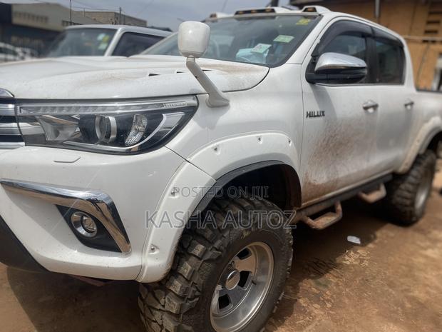 Toyota Hilux 2018 White