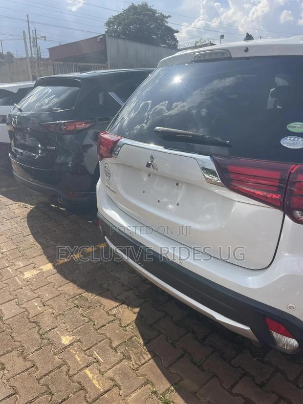 Mitsubishi Outlander 2017 White