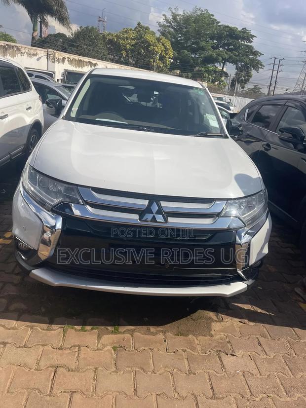 Mitsubishi Outlander 2017 White