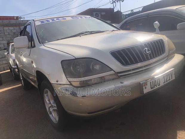 Toyota Harrier 2001 White