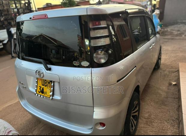 Toyota Sienta 1.5 AWD 2008 Silver