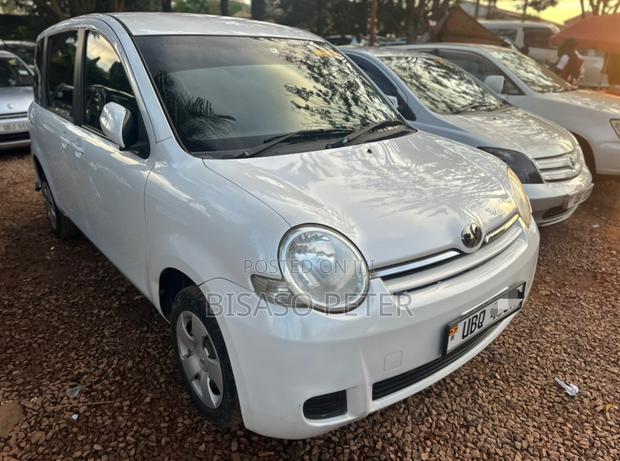 Toyota Sienta 1.5 AWD 2009 White