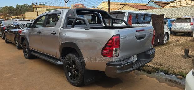 Toyota Hilux 2018 Gray