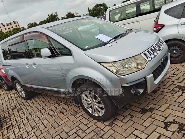 Mitsubishi Delica 2010 Silver