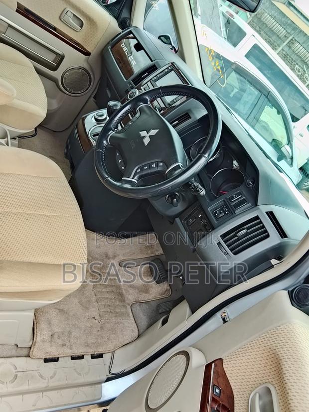 Mitsubishi Delica 2010 Silver