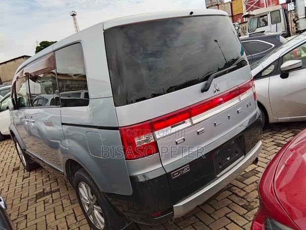 Mitsubishi Delica 2010 Silver