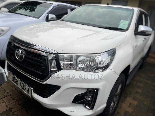 Toyota Hilux 2017 White