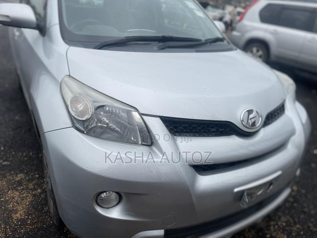 Toyota IST 2010 Silver