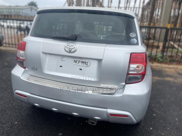 Toyota IST 2010 Silver