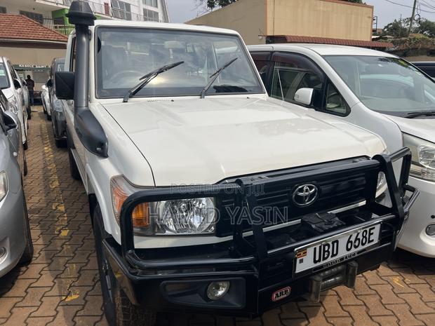 Toyota Land Cruiser 2015 White