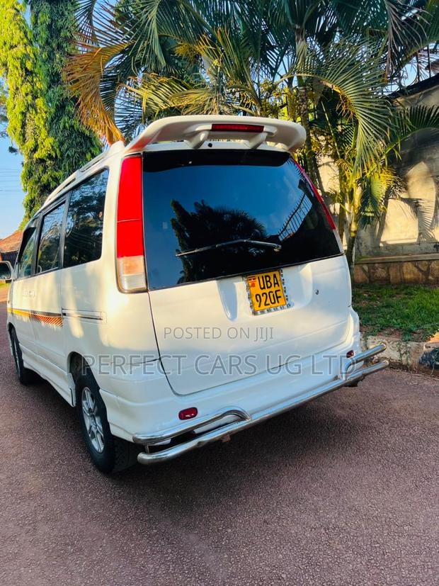 Toyota Noah 2.0 FWD (8 Seater) 2002 White