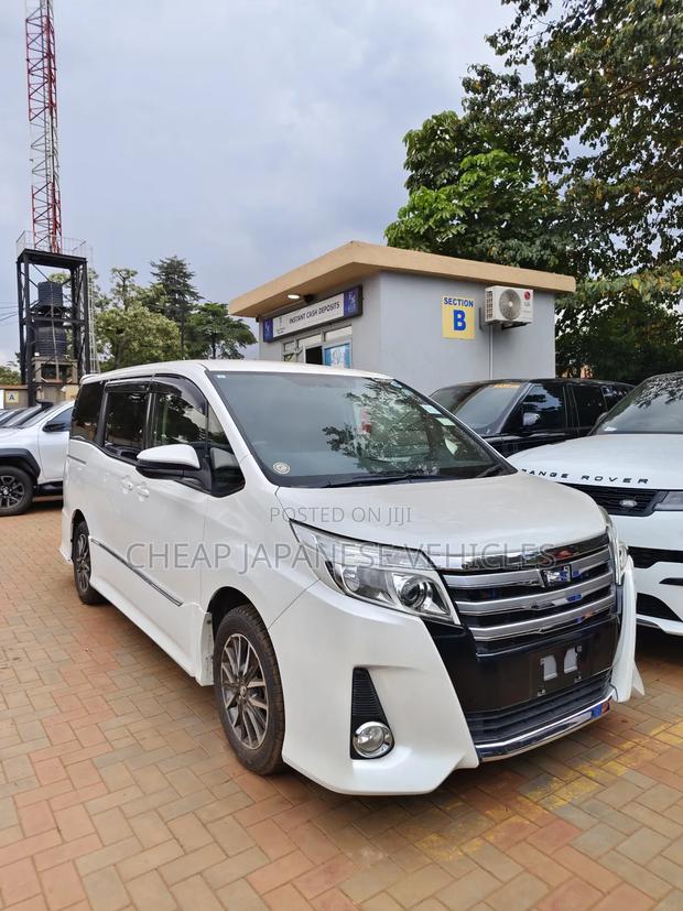 Toyota Noah 2.0 AWD (8 Seater) 2016 Pearl
