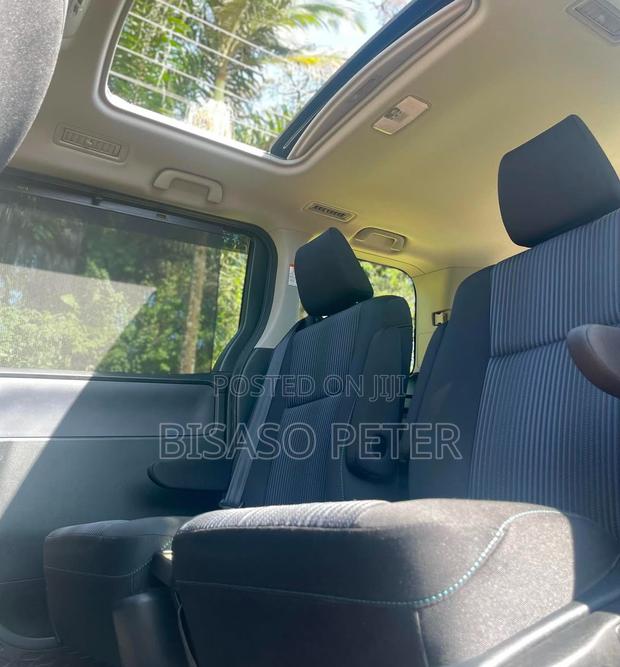 Toyota Noah 2.0 AWD (8 Seater) 2017 White