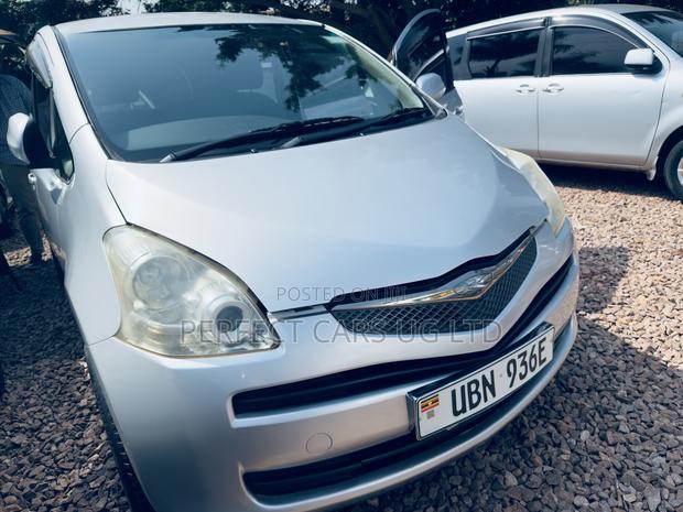 Toyota Ractis 1.5 AWD 2008 Silver
