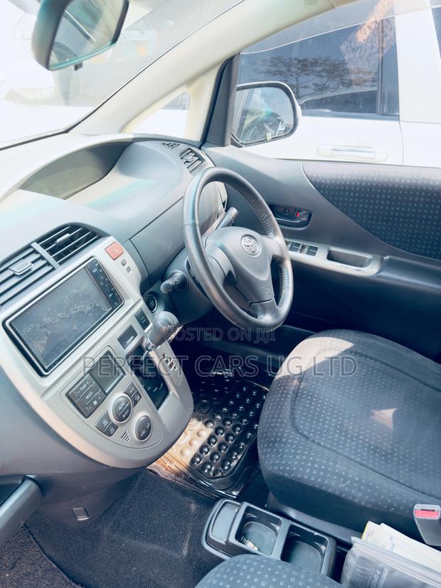 Toyota Ractis 1.5 AWD 2008 Silver