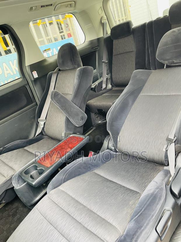 Toyota Alphard 2.4 Petrol AWD 2010 Silver