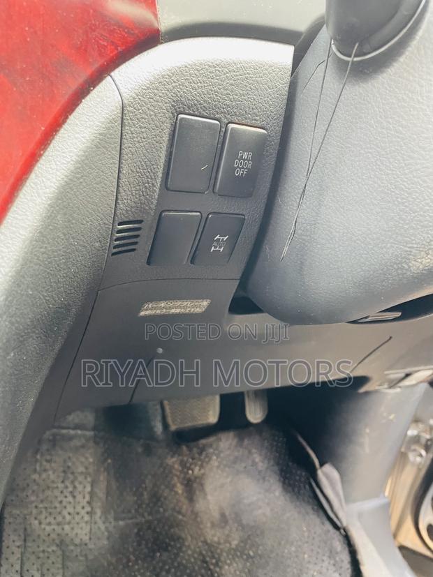 Toyota Alphard 2.4 Petrol AWD 2010 Silver